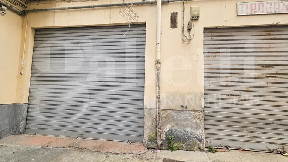 Magazzino in Via Vincenzo Piazza Martini  2/4, Palermo (PA)