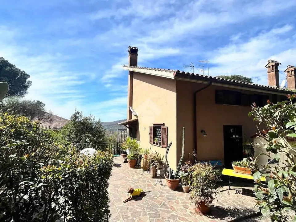 Porzione di quadrifamiliare in vendita a Trevignano Romano