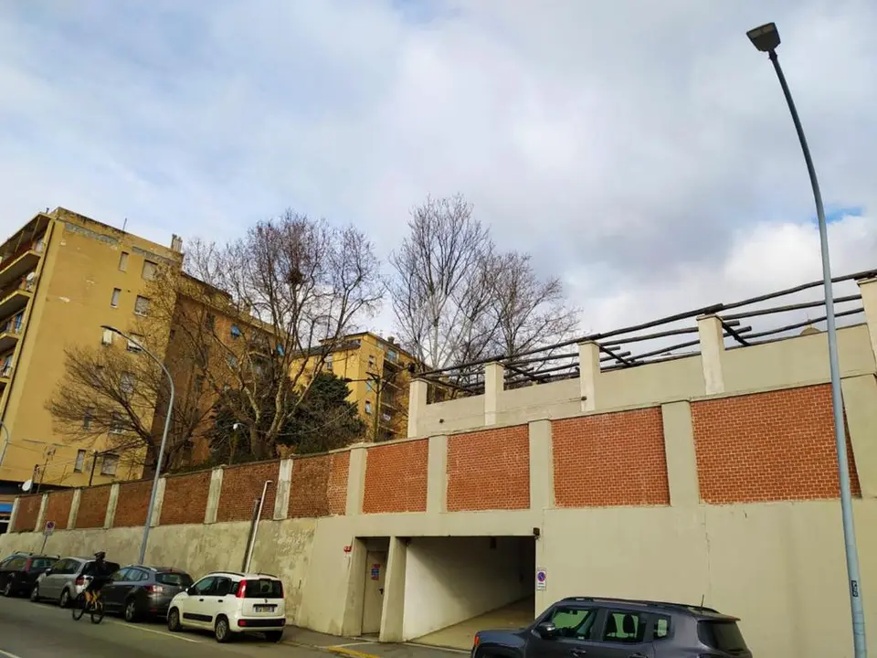 Box / posti auto in vendita a Genova