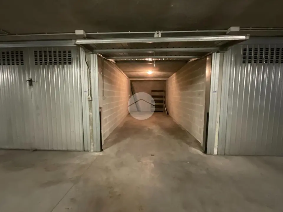 Box / posti auto in vendita a Torino