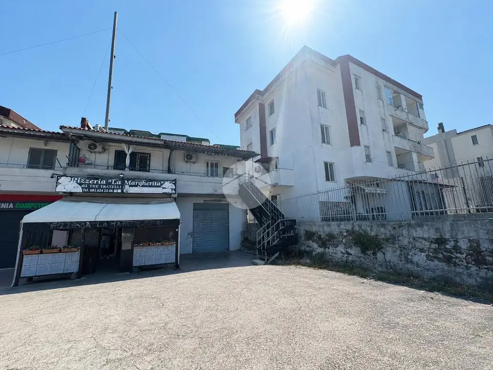Box / posti auto in affitto a Pozzuoli