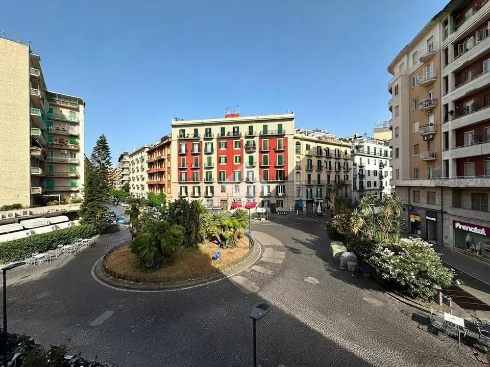 Multilocale in vendita a Napoli