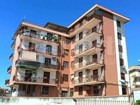Appartamento in Via Pietra dell'Ova  398, Tremestieri Etneo (CT)