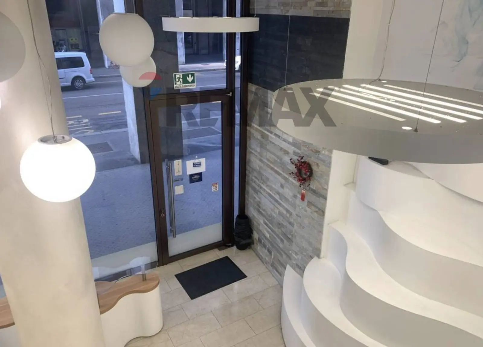 Negozio in Affitto a Milano