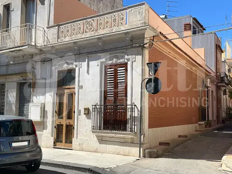 Casa Indipendente in corso garibaldi  147, Avola (SR)