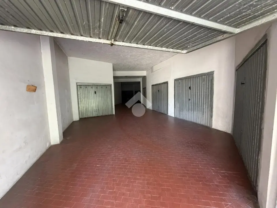 Box / posti auto in vendita a Serra Riccò