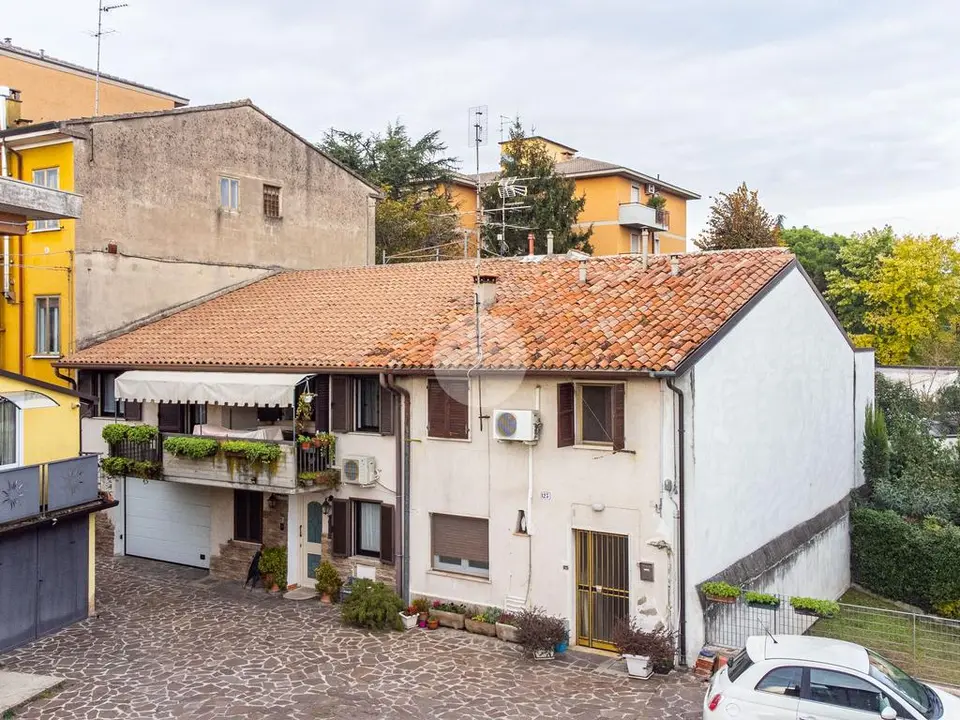 Casa semindipendente in vendita a Verona