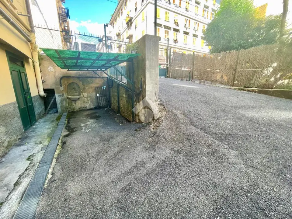 Posto auto in vendita a Genova