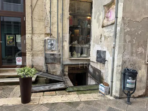 Cantina in via Matteotti 2, Lecce (LE)