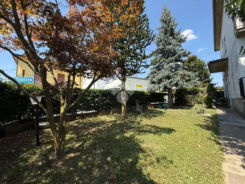 Quadrilocale in vendita a Albano Sant'Alessandro