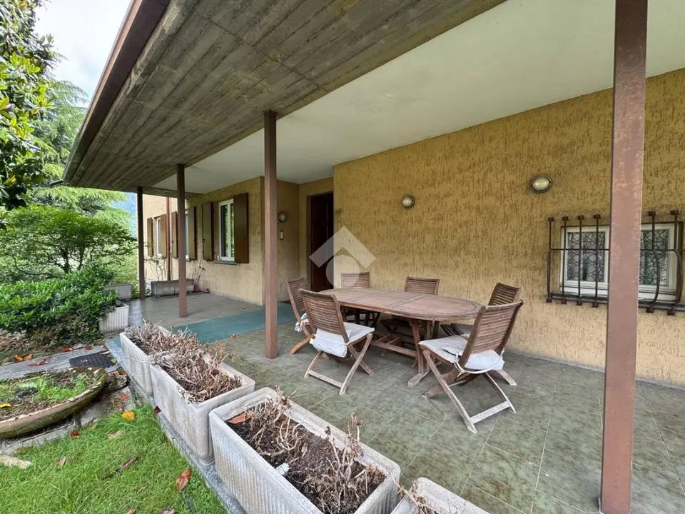 Casa indipendente in vendita a Rogno