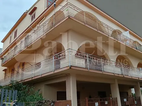 Appartamento in Via delle Alpi  5, Carini (PA)