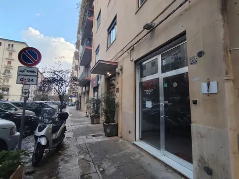 Negozio in Via Alfieri  28, Palermo (PA)
