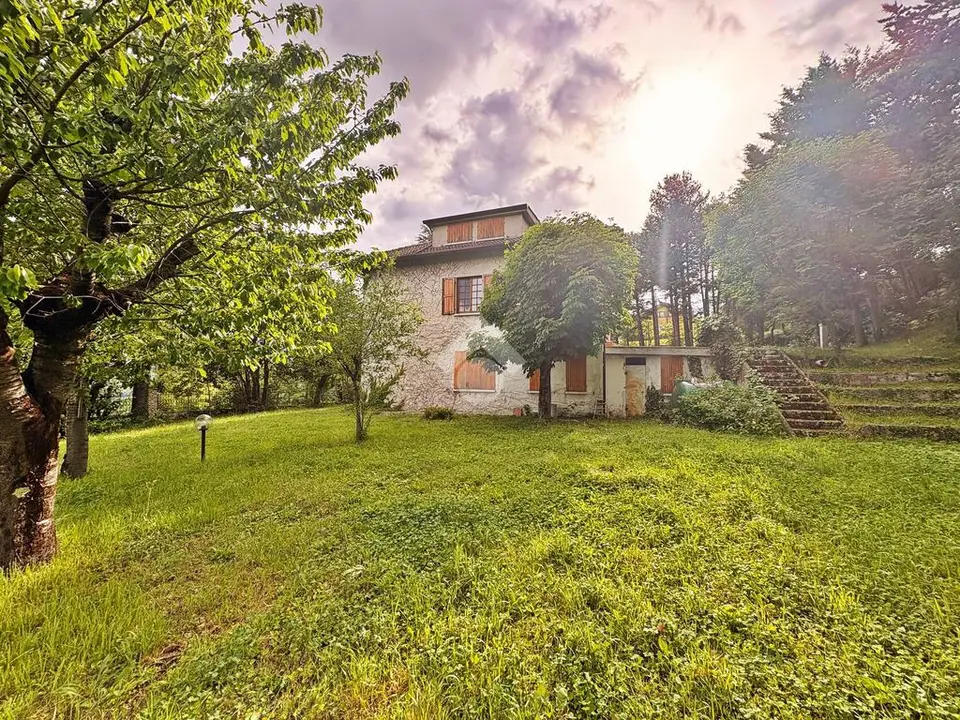 Villa singola in vendita a Fabriano