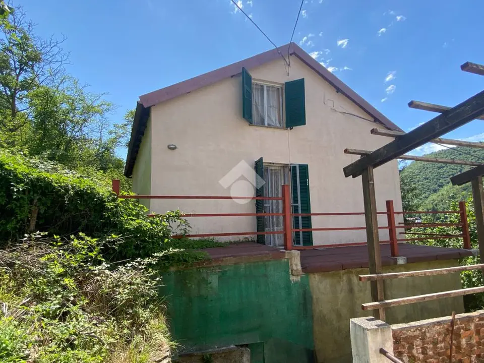 Casa indipendente in vendita a Montoggio