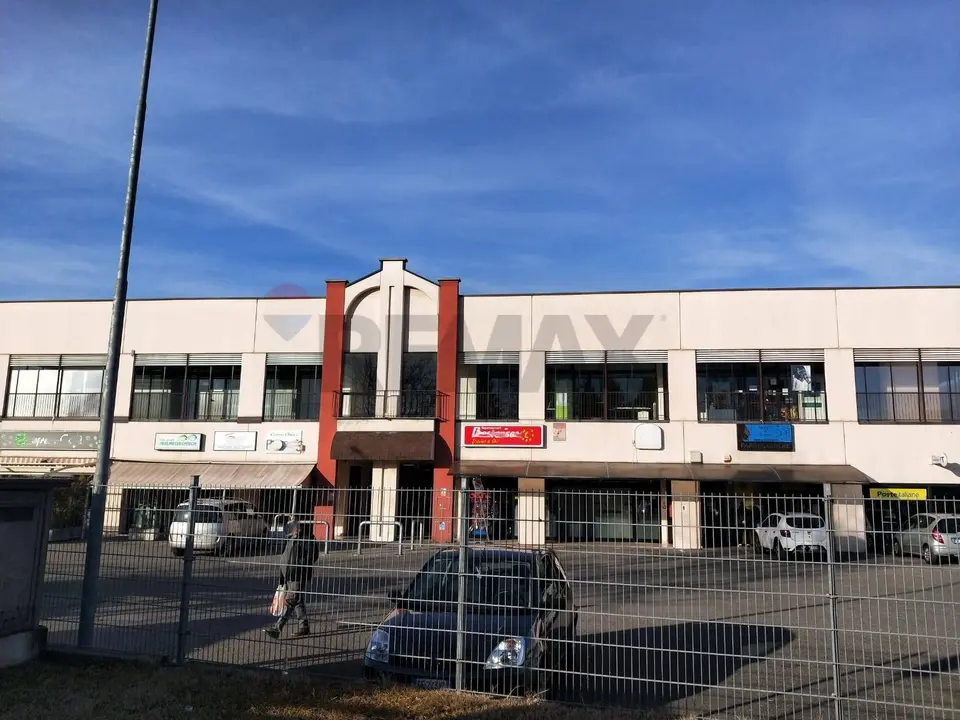 Ufficio in Vendita a Castelletto sopra Ticino