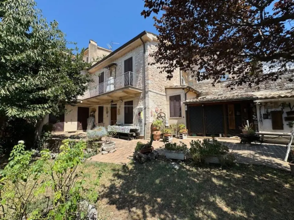 Casa semindipendente in vendita a Spello
