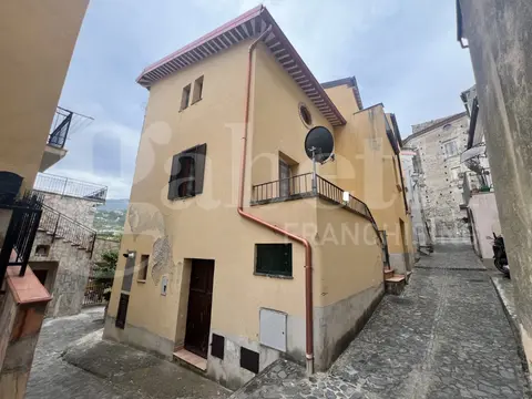 Casa Indipendente in Via Porta di Mare  2, Fiumefreddo Bruzio (CS)